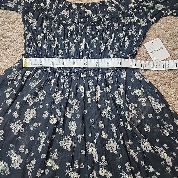 FREE PEOPLE Women’s Black Floral Smocked Short Sleeve Off The Shoulder Top Sz S - Picture 8 of 11